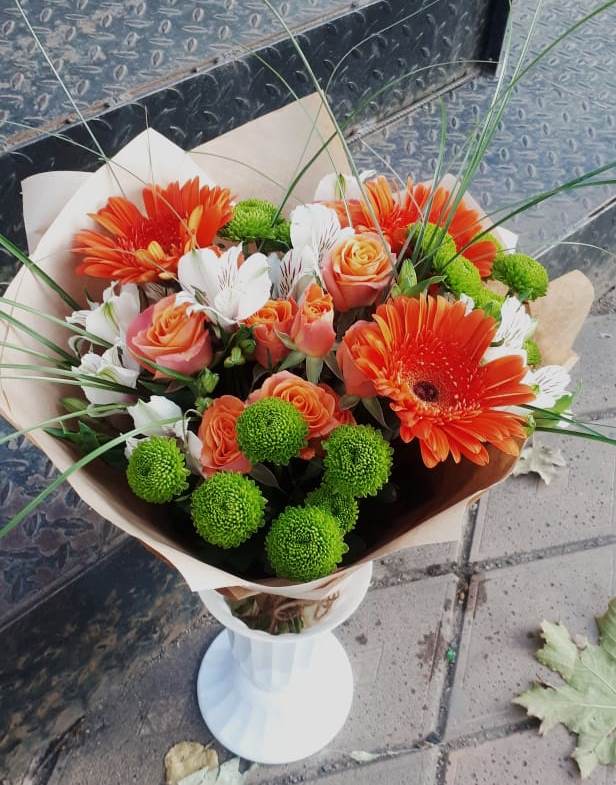 Букет цветов из: Герберы, Хризантемы, Альстромерии и Розы в Навле