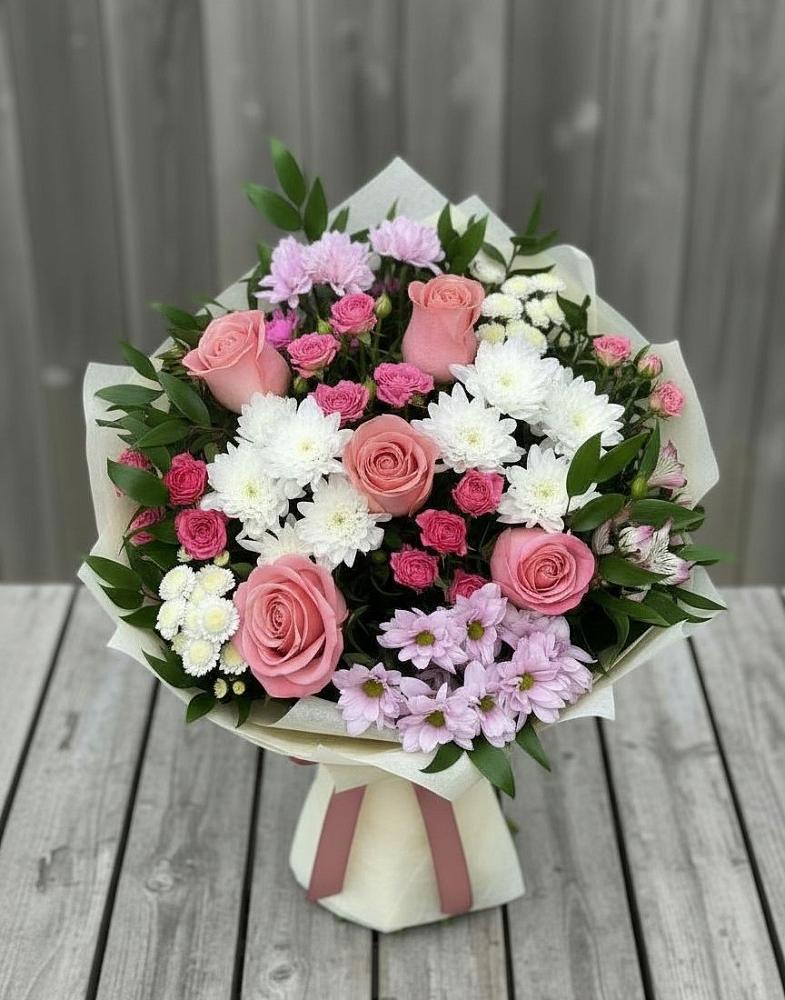 Букет цветов из: Альстромерии, Гвоздики, Розы и Хризантемы в Навле