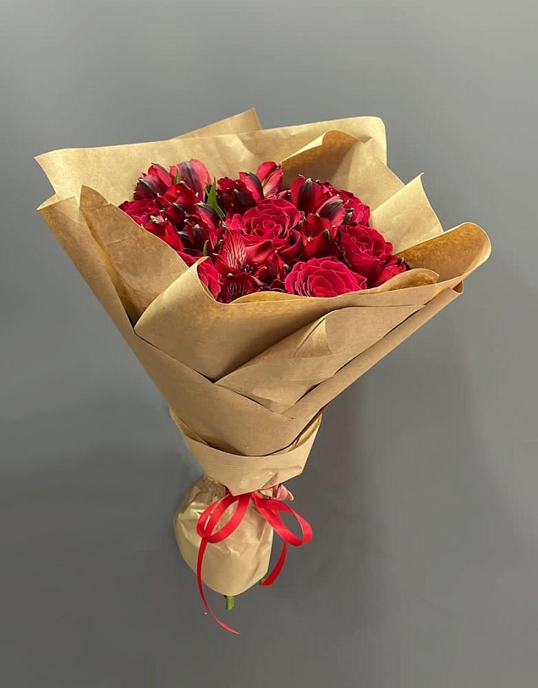 Букет цветов из: Альстромерии и Розы в Навле