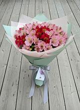 Букет цветов из:  Альстромерии в Навле