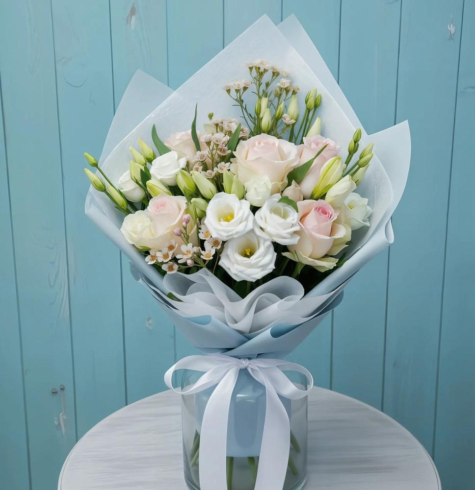 Букет цветов из: Розы и Лизиантусы в Навле