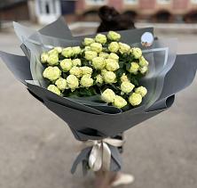 Букет Белые кустовые розы Солинеро в Навле