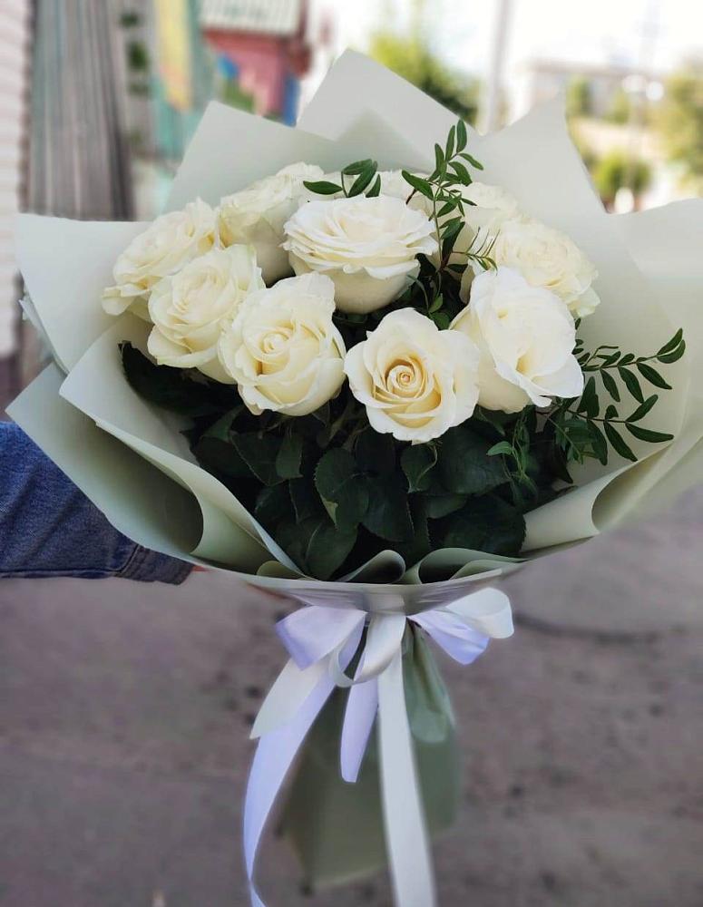 Букет Белые розы Проуд в Навле