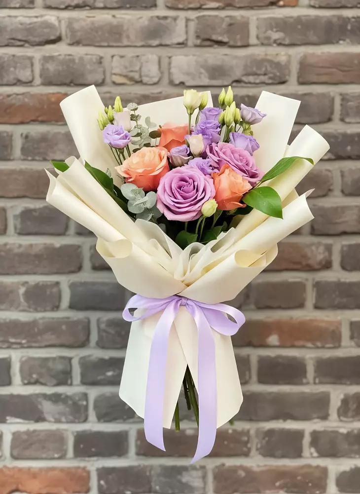 Букет цветов из: Лизиантусы и Розы в Навле