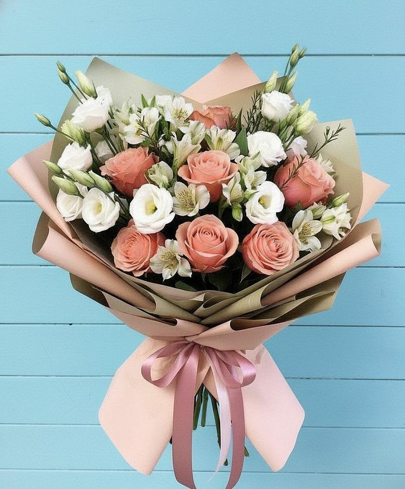 Букет цветов из: Розы, Альстромерии и Лизиантусы в Навле