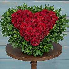 Цветочная композиция из Розы в виде сердца в Навле