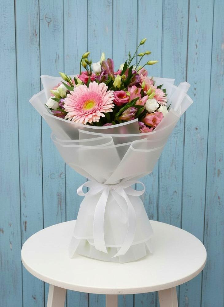 Букет цветов из: Герберы, Альстромерии и Лизиантусы в Навле