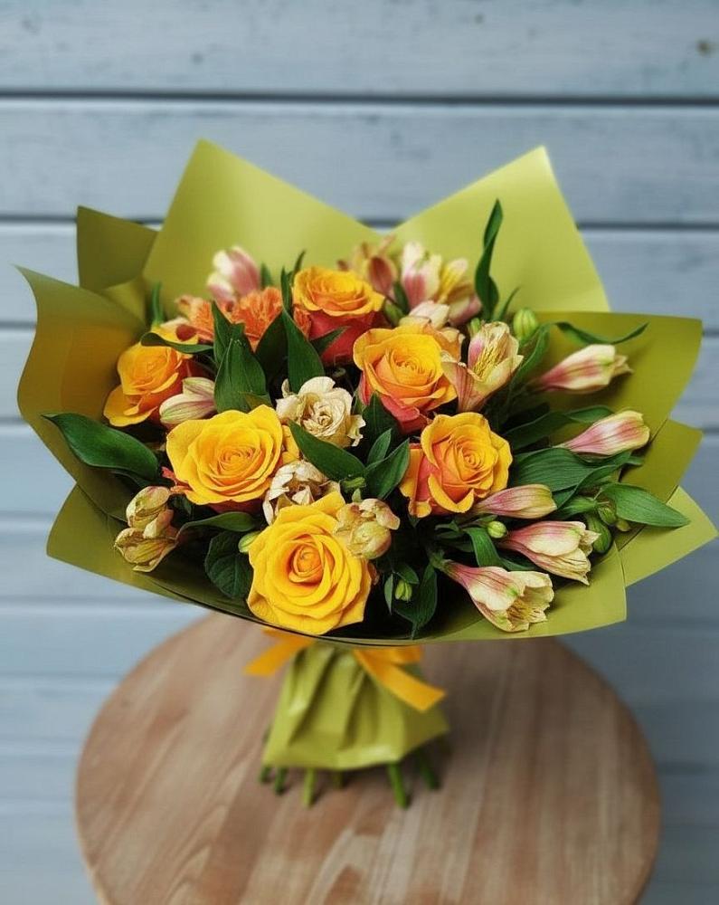 Букет цветов из: Альстромерии и Розы в Навле