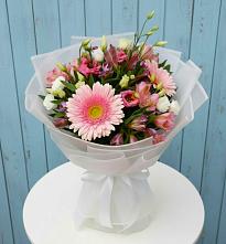 Букет цветов из:  Герберы, Альстромерии и Лизиантусы в Навле