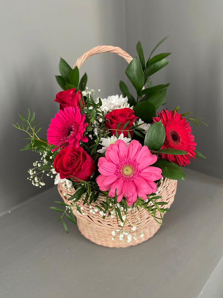 Цветочная композиция из Розы, Хризантемы и Герберы в корзине в Навле