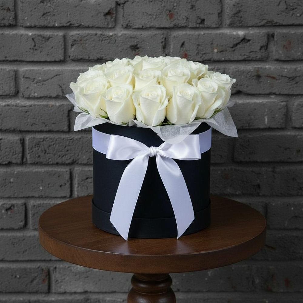 Цветочная композиция из Розы в шляпной коробке в Навле