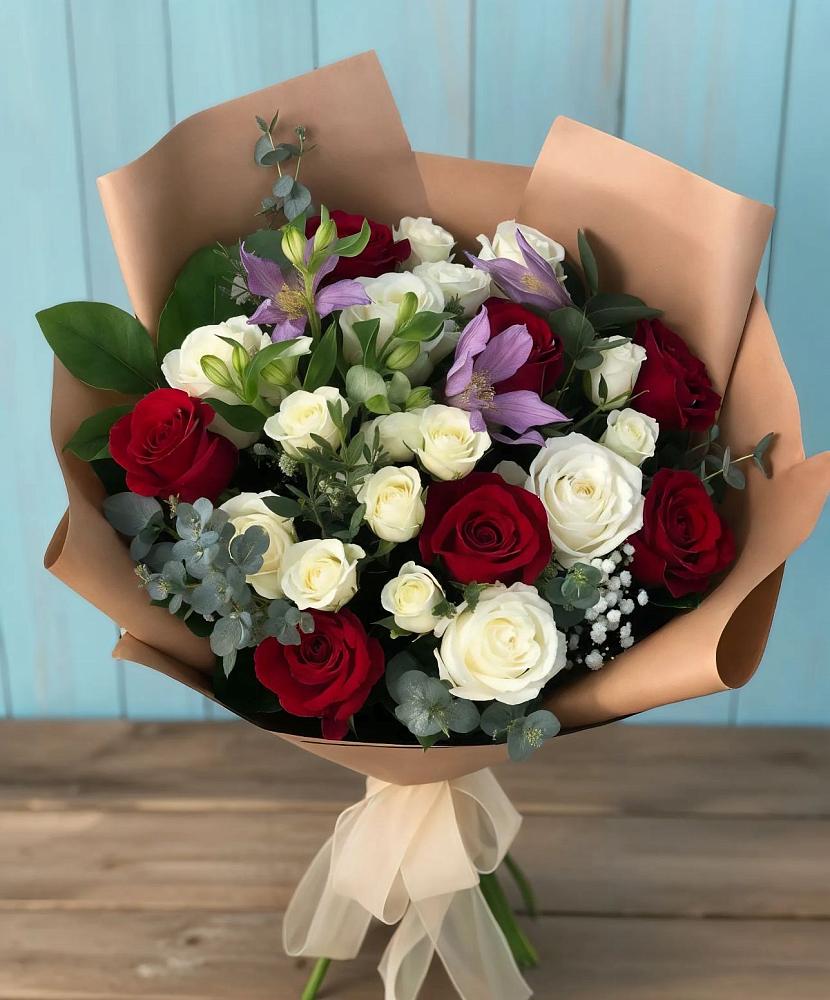 Букет цветов из: Розы и Альстромерии в Навле