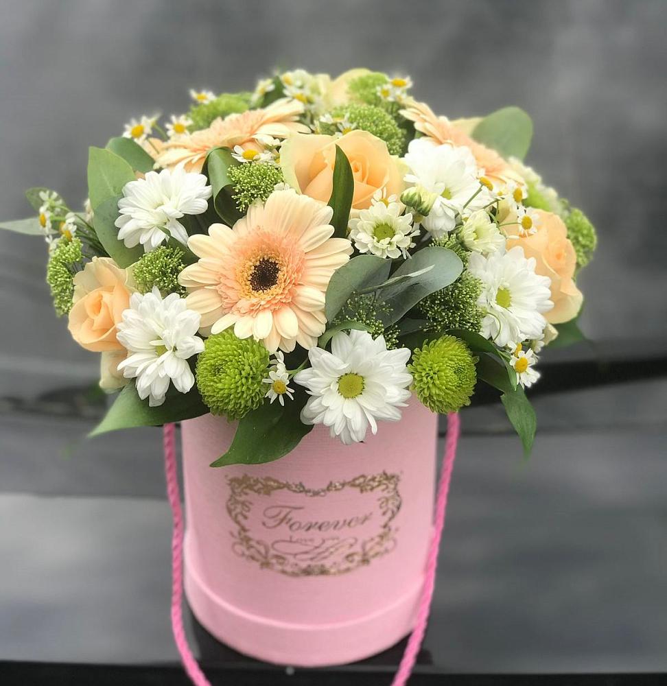 Цветочная композиция из Розы, Герберы и Хризантемы в шляпной коробке в Навле