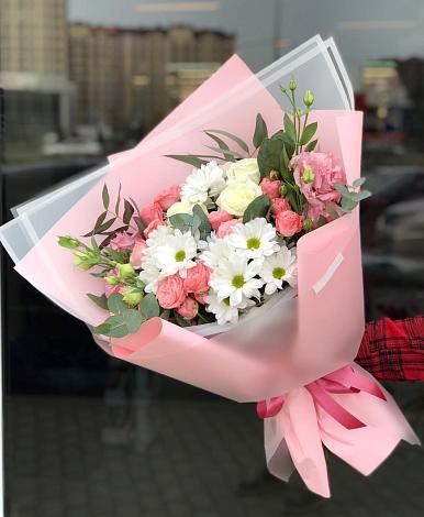 Букет цветов из: Розы, Лизиантусы и Хризантемы в Навле