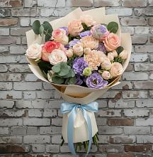 Букет цветов из:  Розы, Лизиантусы и Гвоздики в Навле
