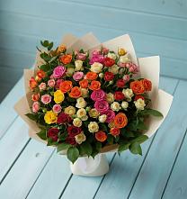Букет Микс из разноцветных кустовых роз в Навле