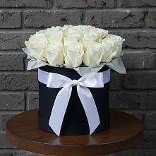 Цветочная композиция из Розы в шляпной коробке в Навле